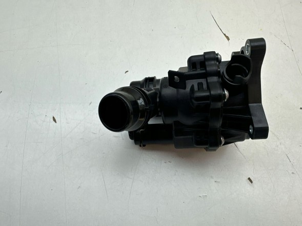 Mercedes-Benz OE TERMOSTAT PLYN WODA OBUDOWA MERCEDES 654920 DIESEL GLB C247 A6542004000 ORYGINAL OE A W177 B W247 BLA X247 ТЕРМОСТАТ MERCEDES A W177 ДИЗЕЛЬ GLB C247 A6542004000 OE