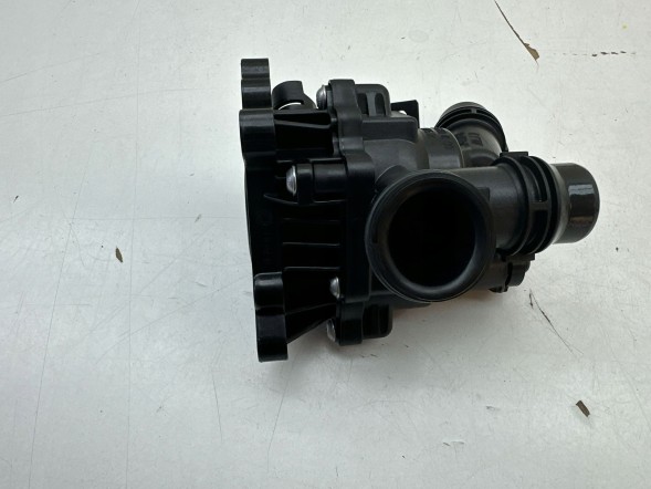 Mercedes-Benz OE TERMOSTAT PLYN WODA OBUDOWA MERCEDES 654920 DIESEL GLB C247 A6542004000 ORYGINAL OE A W177 B W247 BLA X247 ТЕРМОСТАТ MERCEDES A W177 ДИЗЕЛЬ GLB C247 A6542004000 OE