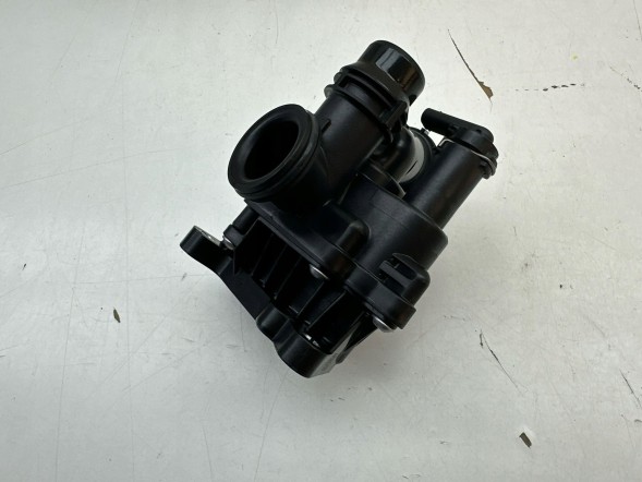 Mercedes-Benz OE TERMOSTAT PLYN WODA OBUDOWA MERCEDES 654920 DIESEL GLB C247 A6542004000 ORYGINAL OE A W177 B W247 BLA X247 ТЕРМОСТАТ MERCEDES A W177 ДИЗЕЛЬ GLB C247 A6542004000 OE