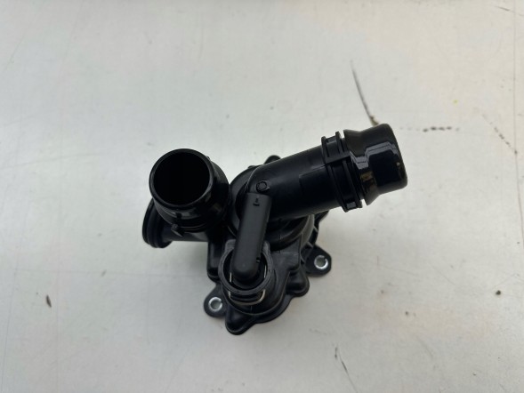 Mercedes-Benz OE TERMOSTAT PLYN WODA OBUDOWA MERCEDES 654920 DIESEL GLB C247 A6542004000 ORYGINAL OE A W177 B W247 BLA X247 ТЕРМОСТАТ MERCEDES A W177 ДИЗЕЛЬ GLB C247 A6542004000 OE