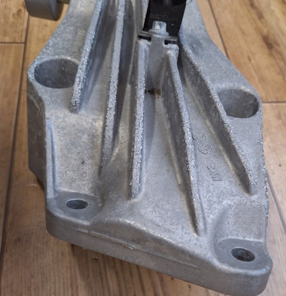 BMW OE 22116861559 6861559 6861555 BMW опора лапи кронштейн двигуна G30 G11 G12 G31 G20 G01 G02 M40 XM3