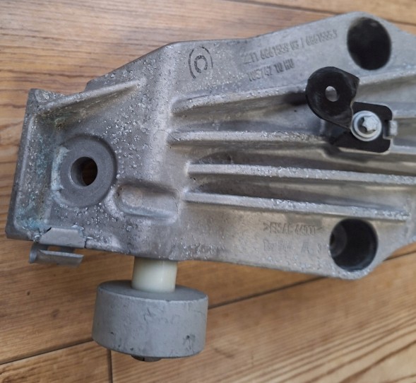 BMW OE 22116861559 6861559 6861555 BMW опора лапи кронштейн двигуна G30 G11 G12 G31 G20 G01 G02 M40 XM3