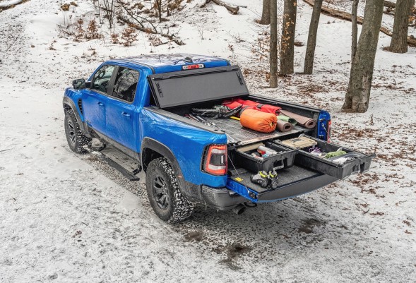 Китай 448227 BAKFlip MX4 Тверда трисекційна кришка кузова пікапа ролетного типу 5,7ft RAM 1500 2019-