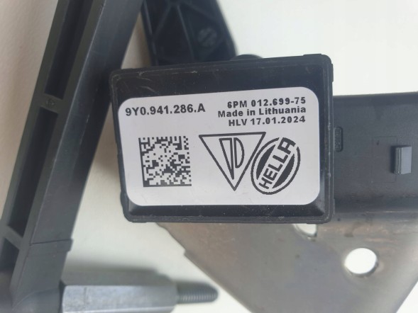 Porsche OE mrka PORSCHE CAYENNE 9Y CZUJNIK POZIOMU POZIOMOWANIA SWIATEŁ 9Y0941286A PORSCHE CAYENNE 9Y ДАТЧИК РІВНЯ РЕГУЛЮВАННЯ ФАР 9Y0941286A