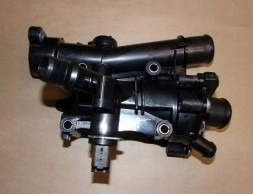 Groupe PSA Citroen Peugeot 2.0 BlueHDI Obudowa termostatu ORG 9827379280 Citroen Peugeot 2.0 BlueHDI Корпус терморегулятора ORG 9827379280