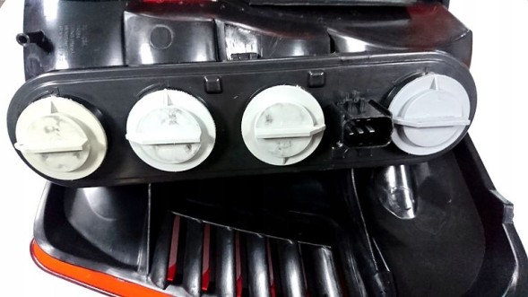 PC 5101898AA Лампа ПРАВА ЄВРОПЕЙСЬКА (4лампочки) Jeep Grand Cherokee 1999-2004 WJ WG