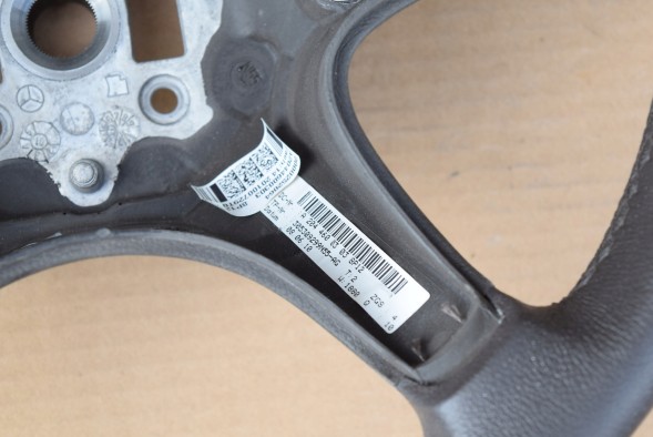 Mercedes-Benz OE 2044600303 A2044600303 MERCEDES W204 LIFT 3.0 CDI КЕРМО КОРИЧНЕВЕ 2044600303