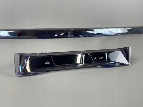 BMW OE BMW 7 i7 G70 PANEL WŁĄCZNIK ŚWIATEŁ CRYSTAL SZKŁO BMW 7 i7 G70 PANEL WŁĄCZNIK ŚWIATEŁ CRYSTAL SZKŁO 5A75675 BMW 7 i7 G70 ПАНЕЛЬ ПЕРЕМИКАЧА СВІТЛА CRYSTAL СКЛО 5A75675