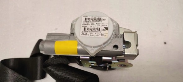 Fiat OE 07354654010 PAS BEZPIECZEŃSTWA PRAWY PRZÓD PRZEDNI FIAT 500 I РЕМІНЬ БЕЗПЕКИ ПРАВИЙ ПЕРЕДНІЙ ПЕРЕД FIAT 500 I 07354654010