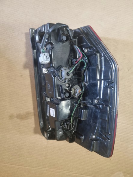 Mitsubishi OE 8330B214 LAMPA PRAWY TYŁ MITSUBISHI L200 LIFT Mitsubishi L200 Ліхтар задній правий LED EU 2020 8330b214 ADS0810000