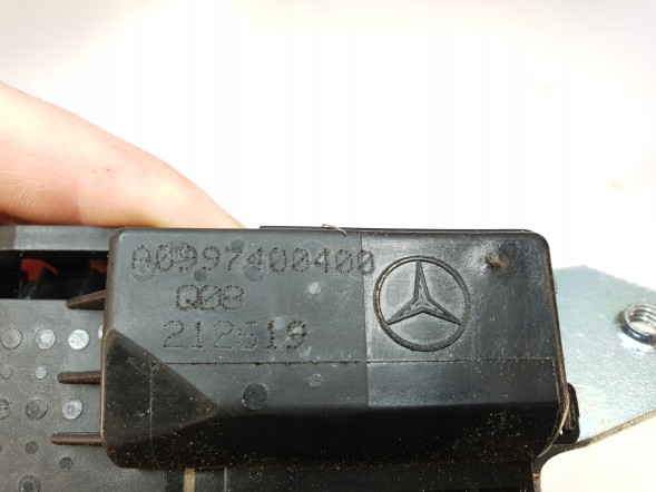 Mercedes-Benz OE A0997400400 A 099 740 04 00 132-054-071 Używane ЗАМОК КРИШКИ БАГАЖНИКА MERCEDES W177 X117 X118 W247 S205 W213 + Mercedes-Benz OE A2467400032 W177 РИГЕЛЬ ЗАСЛІНКИ БАГАЖНИКА