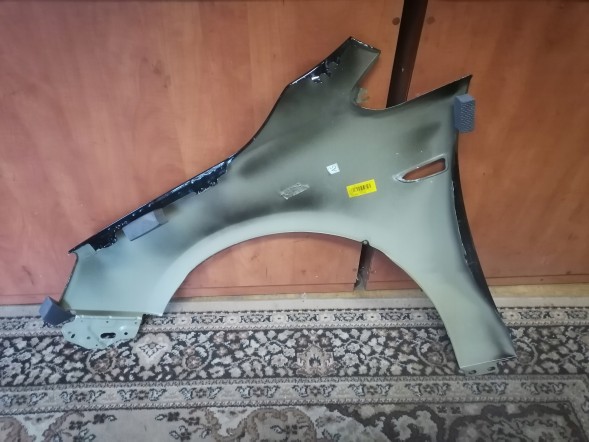 Китай 551102 Opel Astra 4 J IV правий срібний бризковик Z176