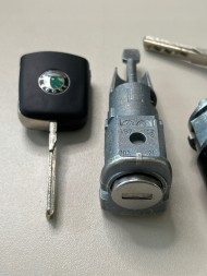 Skoda OE Вкладиш ЗАМОК ЗАПАЛІВАННЯ SKODA 6Y0837167B