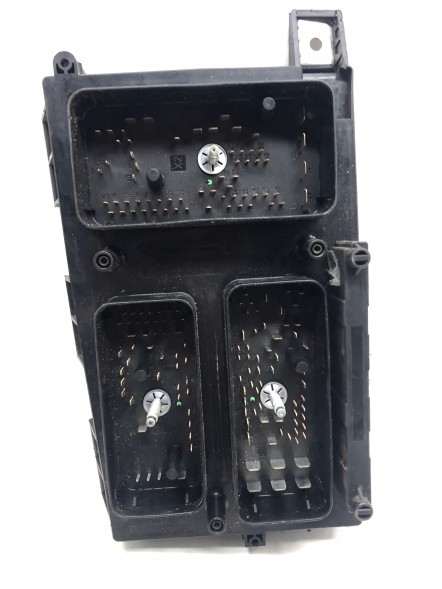 Opel OE 13206751GY Elektronika-Chrzaszcz Блок запобіжників zafira astra h 13206751