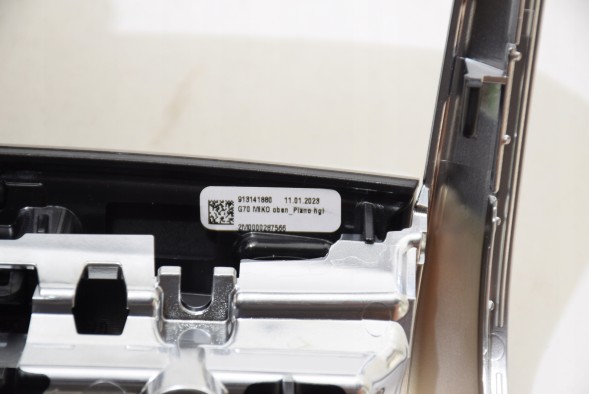 BMW OE 9500499 8087887 BMW 7 G70 ДЕКОРАТИВНА СПЛАНКА ЗАДНИЙ ДЕКОР ЦЕНТРАЛЬНИЙ ТУНЕЛЬ PIANO ЧОРНИЙ