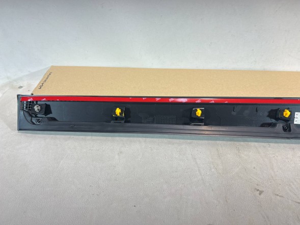 Kia OE 87724-H8400 pmi150921 3 ПЛА́НКА ДВЕРЕЙ ПРАВА ПЕРЕДНЯ KIA STONIC 87724-H8400