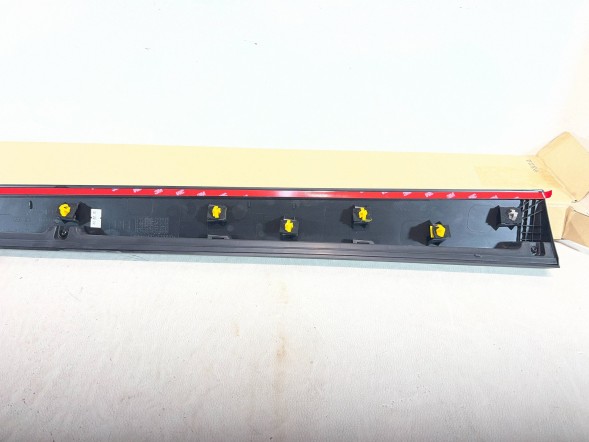Kia OE 87724-H8400 pmi150921 3 ПЛА́НКА ДВЕРЕЙ ПРАВА ПЕРЕДНЯ KIA STONIC 87724-H8400