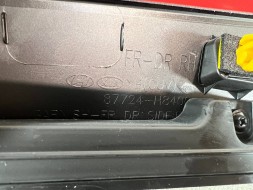 Kia OE 87724-H8400 pmi150921 3 ПЛА́НКА ДВЕРЕЙ ПРАВА ПЕРЕДНЯ KIA STONIC 87724-H8400