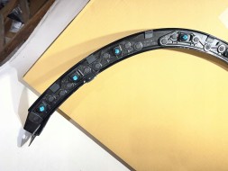 Mazda OE KR9RBOW37 НАКЛАДКА (ЛИШТВА) ЗАДНЬОГО ПРАВОГО КРИЛА MAZDA CX-60 CX60 KR9R-BOW37