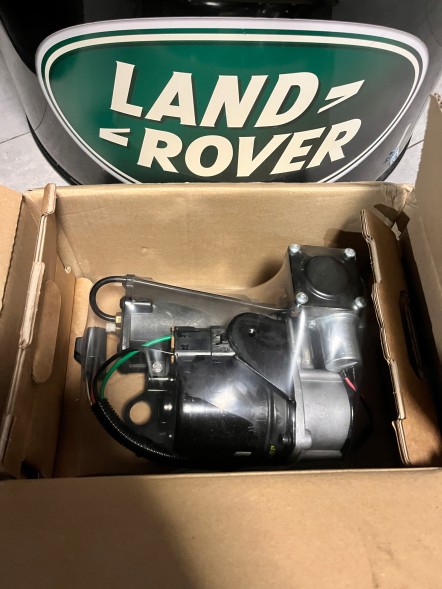 Hitachi LR072537HITACHI Компресор підвіски КПЛ. HITACHI - LAND ROVER DISCOVERY 4/ RANGE SPORT