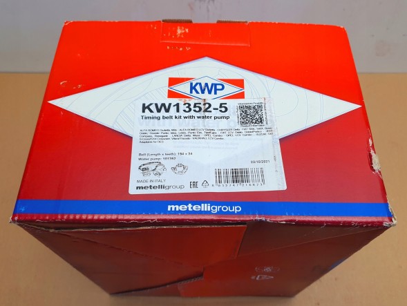 KWP KW1352-5 Насос води + комплект ременя ГРМ