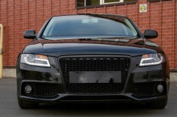 JBM J4GE1BM Решітка радіатора JBM чорний глянець "стільники" для Audi A4 B8 2008-2011