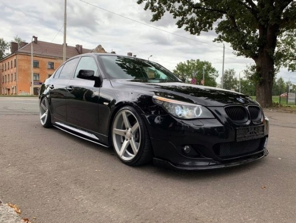 Китай 53582045 Накладки на бічні пороги BMW E60 E61, чорний глянець