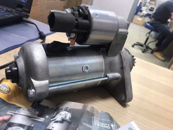 Hella 8EA 011 611-641 Стартер 8ea011 611-641 hella