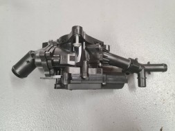 Mazda OE MRKA Mazda CX-7 TERMOSTAT OBUDOWA TERMOSTATU F61546903 Mazda CX-7 ТЕРМОСТАТ КОРПУС ТЕРМОСТАТА F61546903
