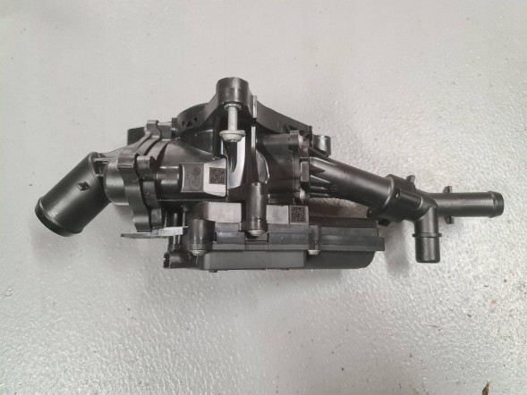 Mazda OE MRKA Mazda CX-7 TERMOSTAT OBUDOWA TERMOSTATU F61546903 Mazda CX-7 ТЕРМОСТАТ КОРПУС ТЕРМОСТАТА F61546903