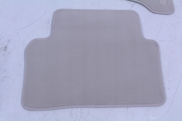 Mercedes-Benz OE КОМПЛЕКТ КОВРИКІВ В КАБІНУ MERCEDES W213 A213680350564