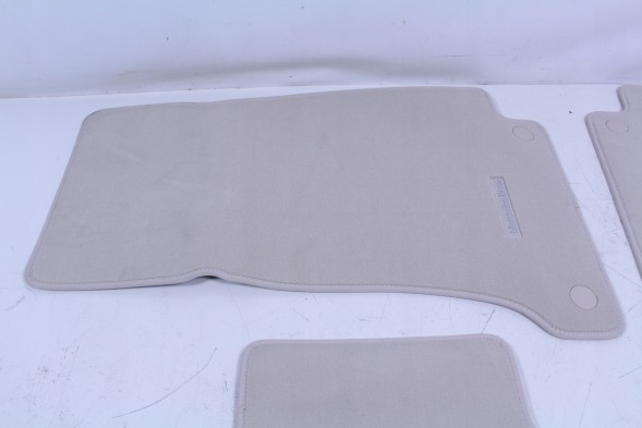 Mercedes-Benz OE КОМПЛЕКТ КОВРИКІВ В КАБІНУ MERCEDES W213 A213680350564