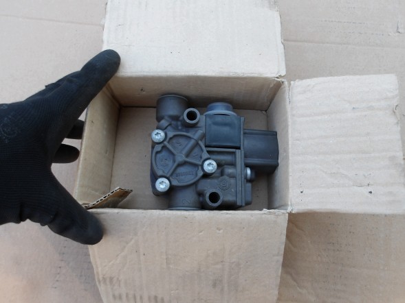 Iveco OE КЛАПАН ABS ПЕРЕДНЬОЇ ОСІ IVECO 41027223