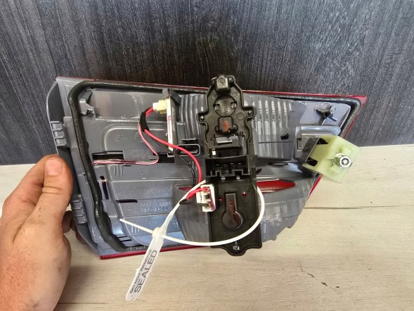 BMW OE LAMPA PRAWA TYŁ TYLNA HIGH LED BMW X3 F25 7217314 NOWA ORGINAŁ QUALI25.05.25 ЛАМПА ПРАВА ЗАДНЯ HIGH LED BMW X3 F25 7217314 НОВИЙ ОРГІНАЛ