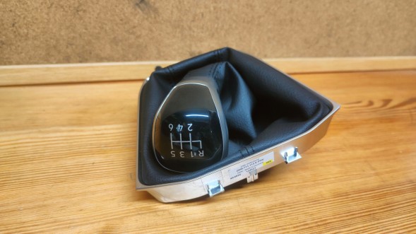 Volkswagen OE 2GM711113EPOV РУЧКА ПЕРЕМИКАННЯ ПЕРЕДАЧ З ЧОХЛОМ РИЧАГА МКПП МАТОВИЙ ХРОМ ЧОРНИЙ OE