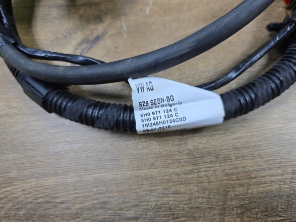 Volkswagen OE 5H0971124C V1 Volkswagen гольф viii 8 5h промінь установка гачка 5h0971124c нова