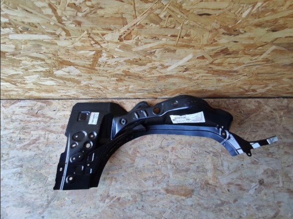 Toyota OE НАКЛАДКА ЛАМПИ НА СТОЙКУ ЗАДНИЙ РЕМІНЬ TOYOTA AYGO II 14-18 61063-0H030