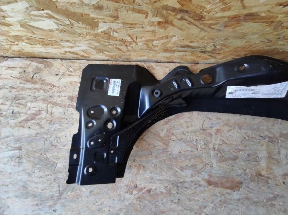 Toyota OE НАКЛАДКА ЛАМПИ НА СТОЙКУ ЗАДНИЙ РЕМІНЬ TOYOTA AYGO II 14-18 61063-0H030