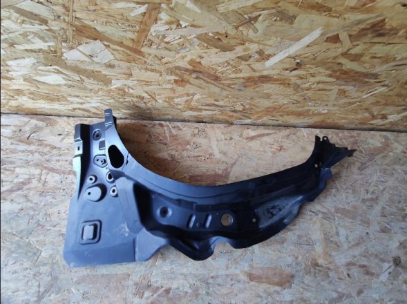 Toyota OE НАКЛАДКА ЛАМПИ НА СТОЙКУ ЗАДНИЙ РЕМІНЬ TOYOTA AYGO II 14-18 61063-0H030