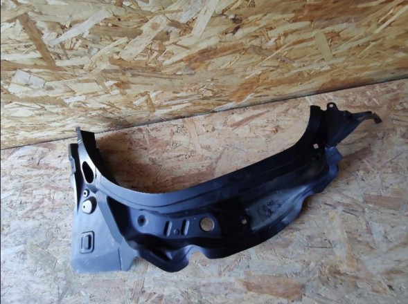Toyota OE НАКЛАДКА ЛАМПИ НА СТОЙКУ ЗАДНИЙ РЕМІНЬ TOYOTA AYGO II 14-18 61063-0H030