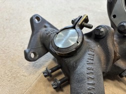ADITECH AT-EGR-K040/cooler Комплект для заглушення клапана EGR Mercedes OM642 W463 W461 W203 W211