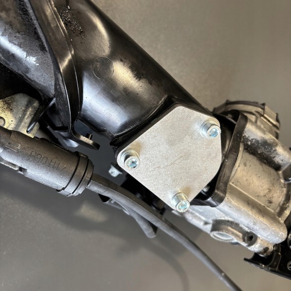 ADITECH AT-EGR-K040/cooler Комплект для заглушення клапана EGR Mercedes OM642 W463 W461 W203 W211