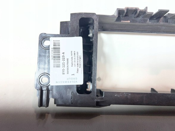 Audi OE Дефлектор повітря, впускний канал для AUDI A3 8Y0121223