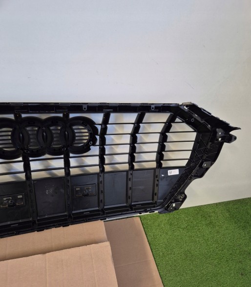 Audi OE 83F853651 02 Q3 Czarny black Чорна решітка радіатора переднього бампера Audi Q3 II 83A 83F S-line