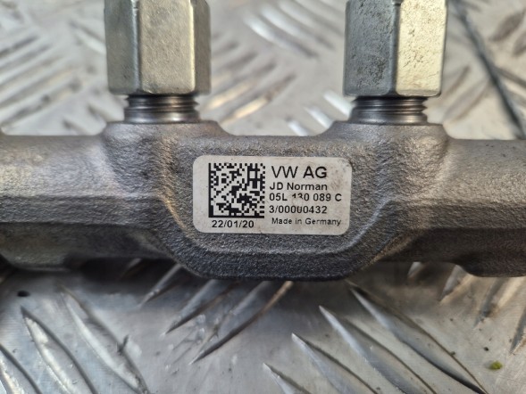 Audi OE mark- 05L130089C + 04L130764E Планка інжекторна датчик 05L130089C Audi A4 A5 2.0TDI DEZ