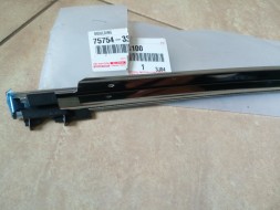 Toyota OE 75754-33100 CZESCIAUTO ХРОМОВАНА НАКЛАДКА НА ПОРІГ ПЕРЕДНЬОЇ ДВЕРІ TOYOTA CAMRY '17-> 75754-33100 НОВА ОРИГІНАЛ