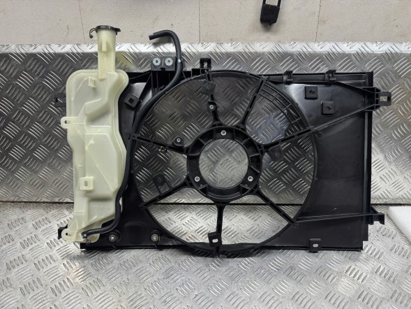Toyota OE CZ447740-0731 as MF422136-7670 489300-3810 89257-K0020 16711K0060 16711-K0060 Корпус вентилятора охолодження Toyota Yaris P21 2020- AS