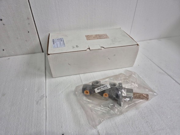 Jeep OE Головний гальмівний циліндр V1101260AA Jeep Grand Cherokee 02-