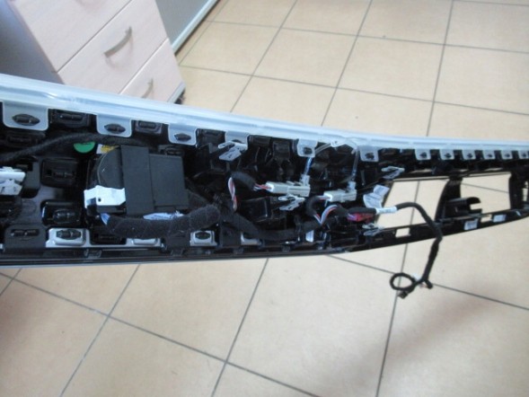 BMW OE BMW G30 G31 F90 DEKOR OSŁONA KONSOLI ŚLIWKA BRĄZ 7992264 BMW G30 G31 F90 ДЕКОР КРИШКА КОНСОЛІ СЛИВА БРОНЗА 7992264