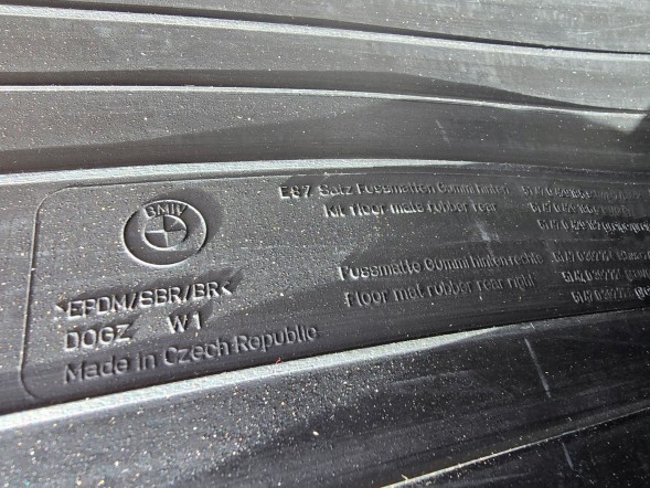 BMW OE DYWANY WYKŁADZINA WNETRZA GUMOWE BMW 1 E87 NOWE 0429185 ORGINAŁ QUAL18/04/25 КИЛИМИ КИЛИМОВЕ ПОКРИТТЯ ВНЕТРЯ ГУМОВІ BMW 1 E87 0429185 ОРГІНАЛ